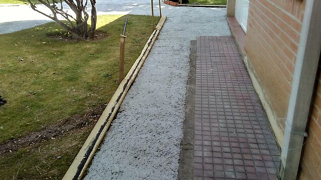 Preparación de aceras y recrecido para recibir capa de asfalto fundido