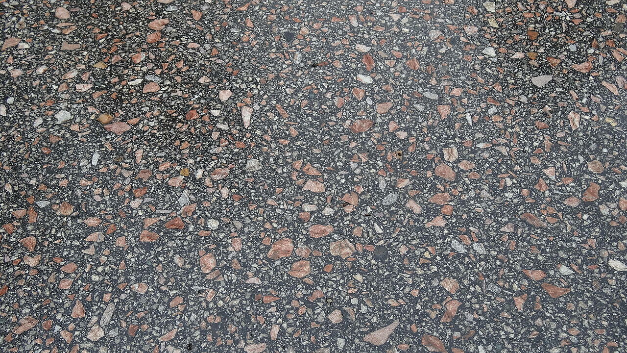 Detalle del pulido (mármol rojo)